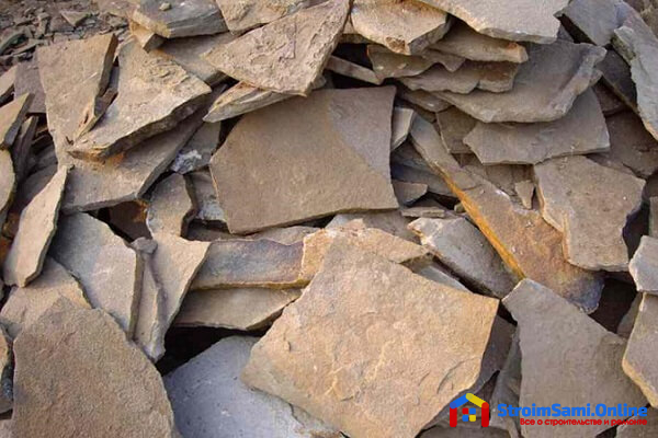 На фото: природный камень песчаник