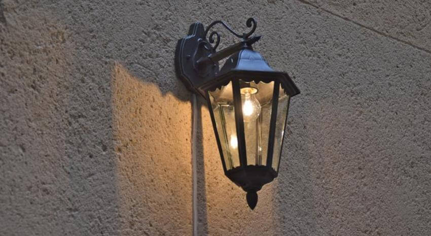 На фото: светильник для уличного освещения