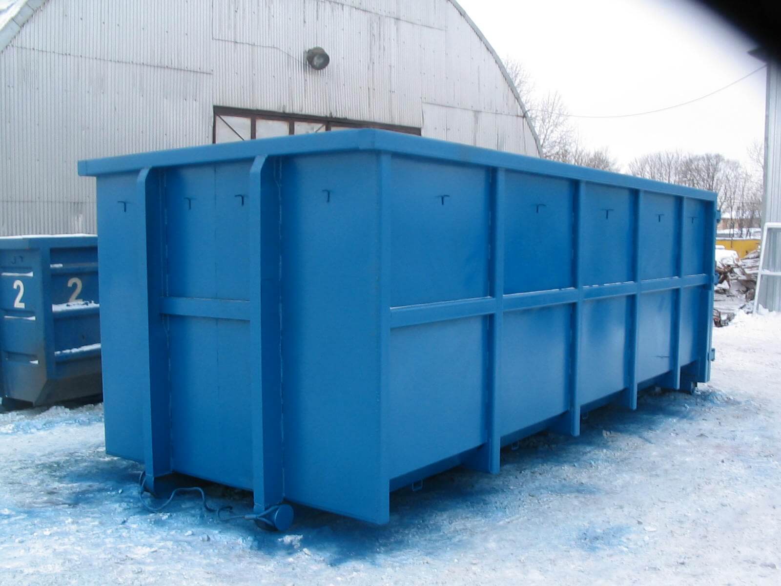 На фото: контейнер для мусора Пухто