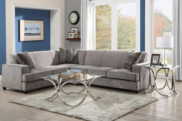 На фото: современный диван с элементами классики