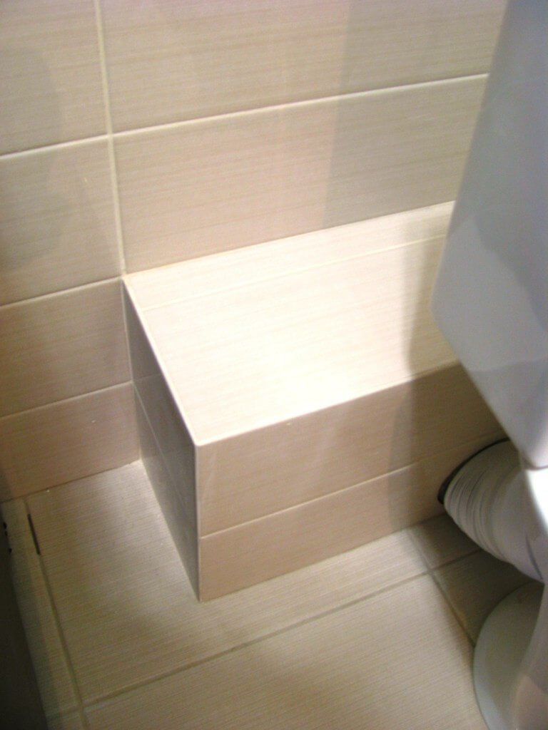 На фото: ремонт в ванной комнате совмещенной с санузлом
