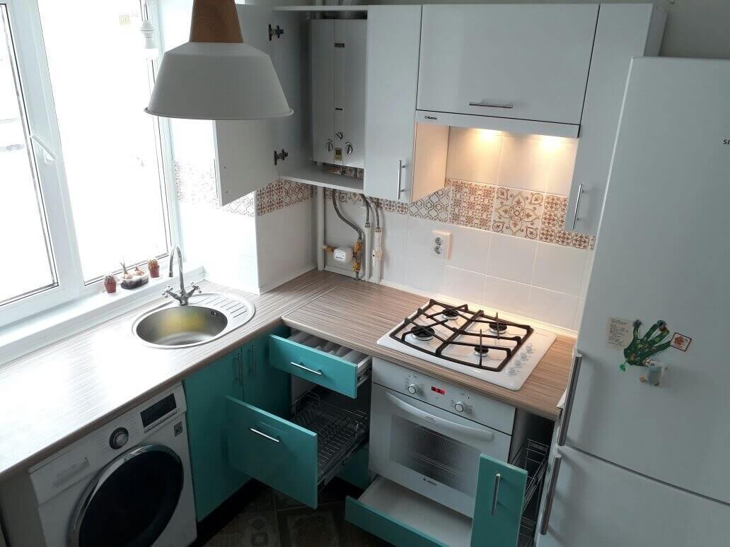 Дизайн кухни 5 м² с холодильником: реальные фото в интерьере